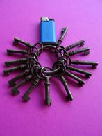 15 x OUDE ANTIEKE KAST MEUBEL SLEUTELS SLEUTEL KASTJE KIST, Ophalen of Verzenden