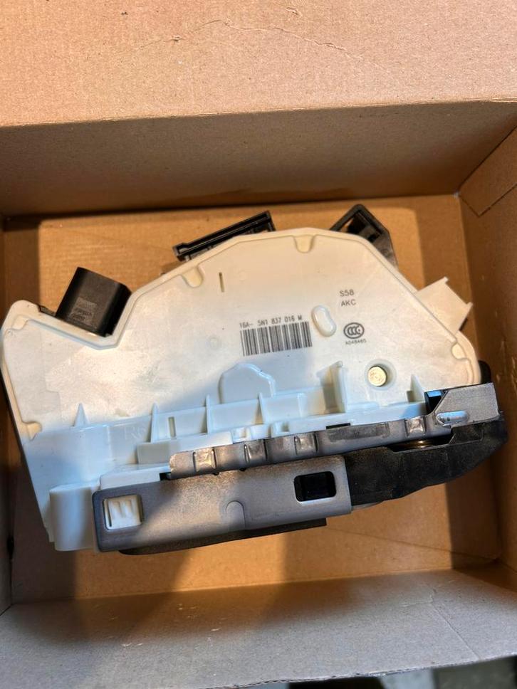 Deurslot vw tiguan Allspace 5N rechtsvoor, Auto-onderdelen, Carrosserie en Plaatwerk, Deur, Volkswagen, Voor, Gereviseerd, Ophalen of Verzenden