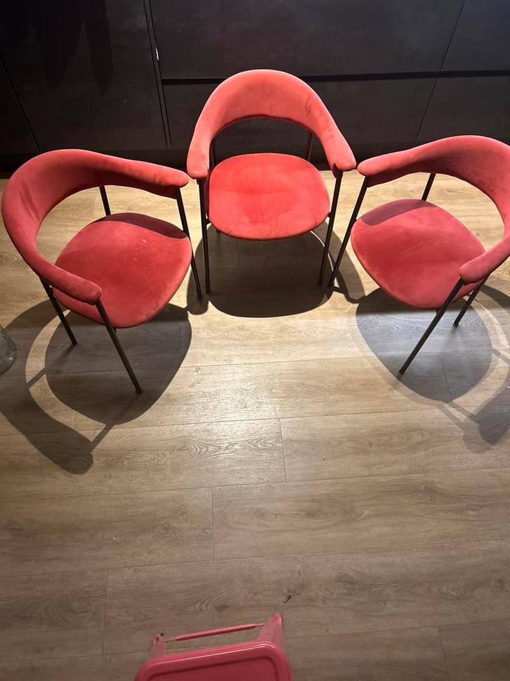 Roze fluwelen stoelen met zwarte slanke poot, Huis en Inrichting, Stoelen, Zo goed als nieuw, Drie, Stof, Overige materialen, Overige kleuren