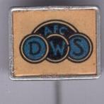 D.W.S. papier op aluminium voetbalclub speldje ( Y_042 ), Verzenden, Zo goed als nieuw, Sport, Speldje of Pin