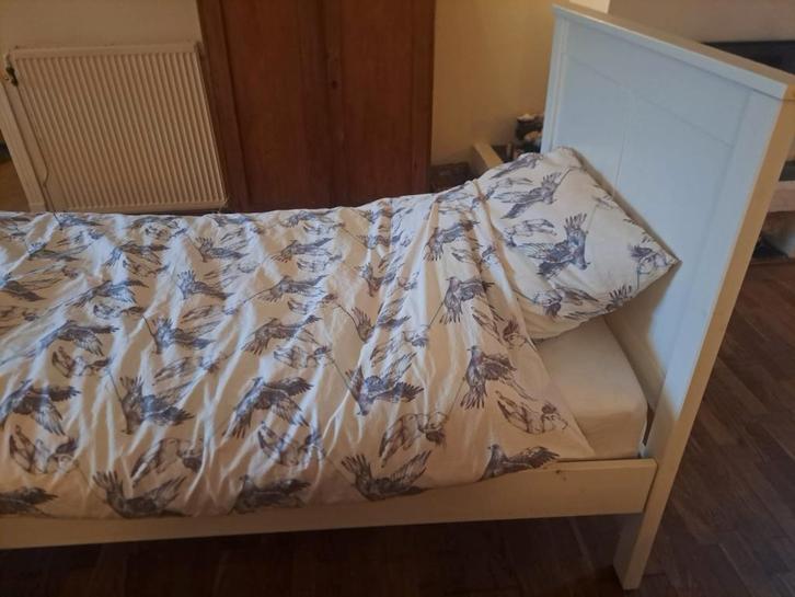 Wit bed 90 X 200 Ikea inclusief matras, Huis en Inrichting, Slaapkamer | Bedden, Gebruikt, Eenpersoons, 90 cm, 200 cm, Hout, Wit