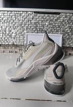 Nieuw origineel porsche design sport schoenen bij puma 

M, Wit, Nieuw, Ophalen of Verzenden, Sneakers of Gympen