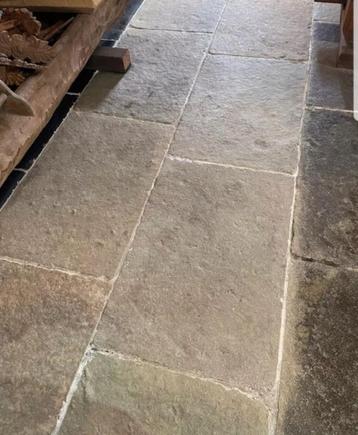 Echte Bourgondische dallen Raw Chateau Castle stones vloer beschikbaar voor biedingen