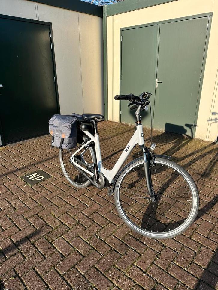 Qwic Premium MN7VV kleur Chalk White, Fietsen en Brommers, Elektrische fietsen, Zo goed als nieuw, 47 tot 51 cm, Ophalen