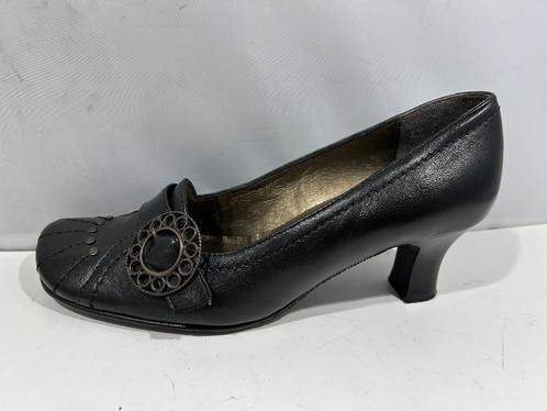 Simona, maat 37.5 Zwarte schoenen met mooie sieraad, Kleding | Dames, Schoenen, Zo goed als nieuw, Schoenen met hoge hakken, Zwart