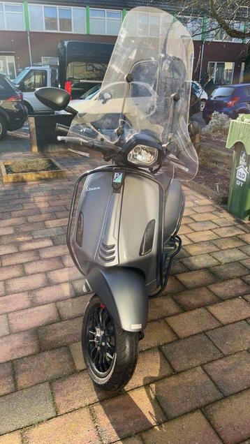 Vespa sprint 2017 (2e eigenaar)  beschikbaar voor biedingen