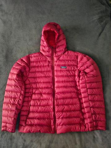 Patagonia Down Sweater Hoody beschikbaar voor biedingen