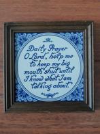 Ingelijste Delfts blauwe tegel 15 x 15 cm 'Daily Prayer...', Antiek en Kunst, Antiek | Wandborden en Tegels, Ophalen of Verzenden