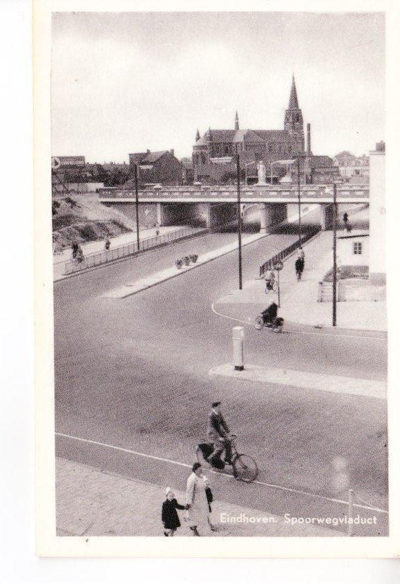 EINDHOVEN,- Spoorwegviaduct.  21-02, Verzamelen, Ansichtkaarten | Nederland, Gelopen, Noord-Brabant, 1940 tot 1960, Ophalen of Verzenden