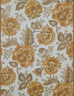 5596 Oker seventies bloemenbehang met sierlijk patroon swiet, Huis en Inrichting, Stoffering | Behang, Ophalen of Verzenden, Bruin