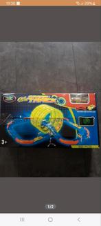 Glow in the dark racebaan met electrische auto als nieuw,, Kinderen en Baby's, Speelgoed | Racebanen, Overige merken, Racebaan