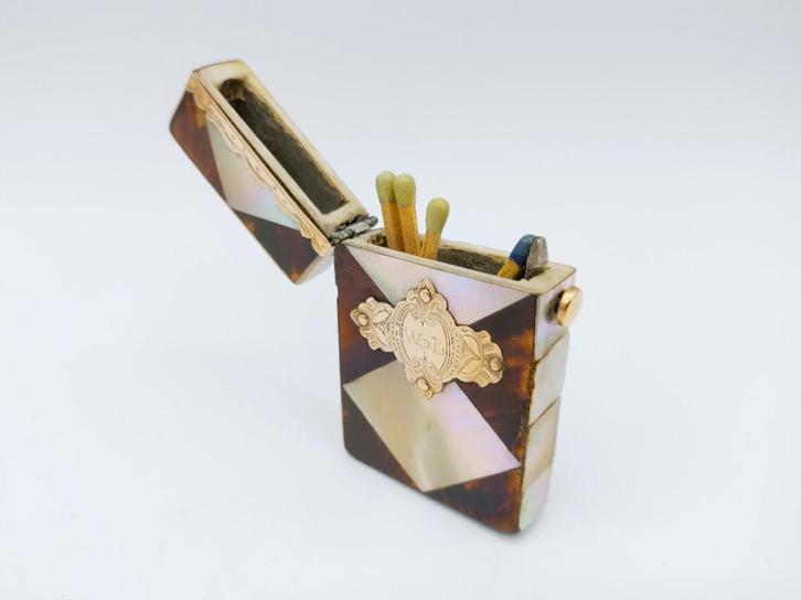 Tondeldoos met parelmoer en schildpad met gouden beslag, Antiek en Kunst, Antiek | Goud en Zilver, Goud, Verzenden