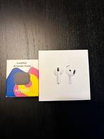 Apple AirPods 4 Wit + Accezz Leren Hoesje Zwart, Ophalen of Verzenden, Nieuw, In oorschelp (earbud), Bluetooth