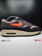 Nike Air Max 1 'Oil Grey Wild Mango Maat: 42, Kleding | Heren, Schoenen, Nike air max, Ophalen of Verzenden, Nike, Nike