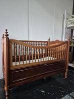 Antiek ledikant met op maat gemaakt matras., Antiek en Kunst, Antiek | Meubels | Bedden, Ophalen of Verzenden