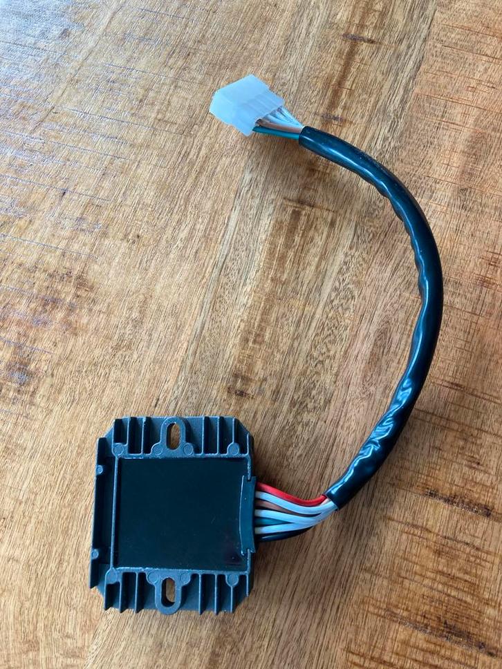 Nieuwe Spanningsregelaar Yamaha oa XJ 700 750 maxim, Motoren, Onderdelen | Yamaha, Nieuw, Ophalen of Verzenden