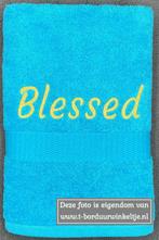 Handdoek Turquoise geborduurd met naam, Huis en Inrichting, Ophalen of Verzenden, Nieuw, Blauw, Handdoek