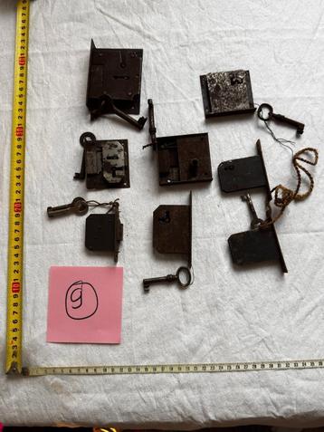 Hangsloten diverse met ronde boog antiek beschikbaar voor biedingen