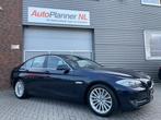 BMW 5-serie 523i High Executive! Clima! Navi! Leder! Xenon!, Achterwielaandrijving, Gebruikt, 2000 kg, Blauw