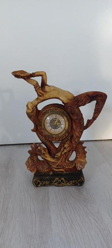 Uniek klokje met beeltenis van een Zeemeermin. beschikbaar voor biedingen