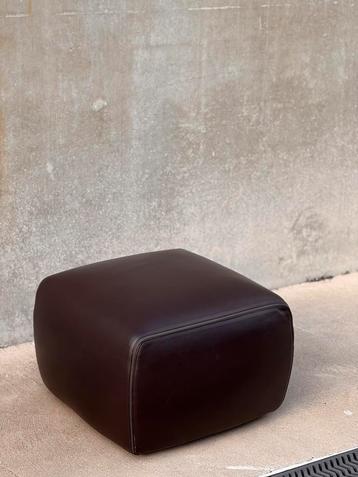 MINOTTI hocker poef voetenbank BOTERO kastanjebruin leer beschikbaar voor biedingen