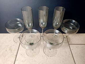Vintage Glazen Set: Flutes & Cocktailglazen beschikbaar voor biedingen