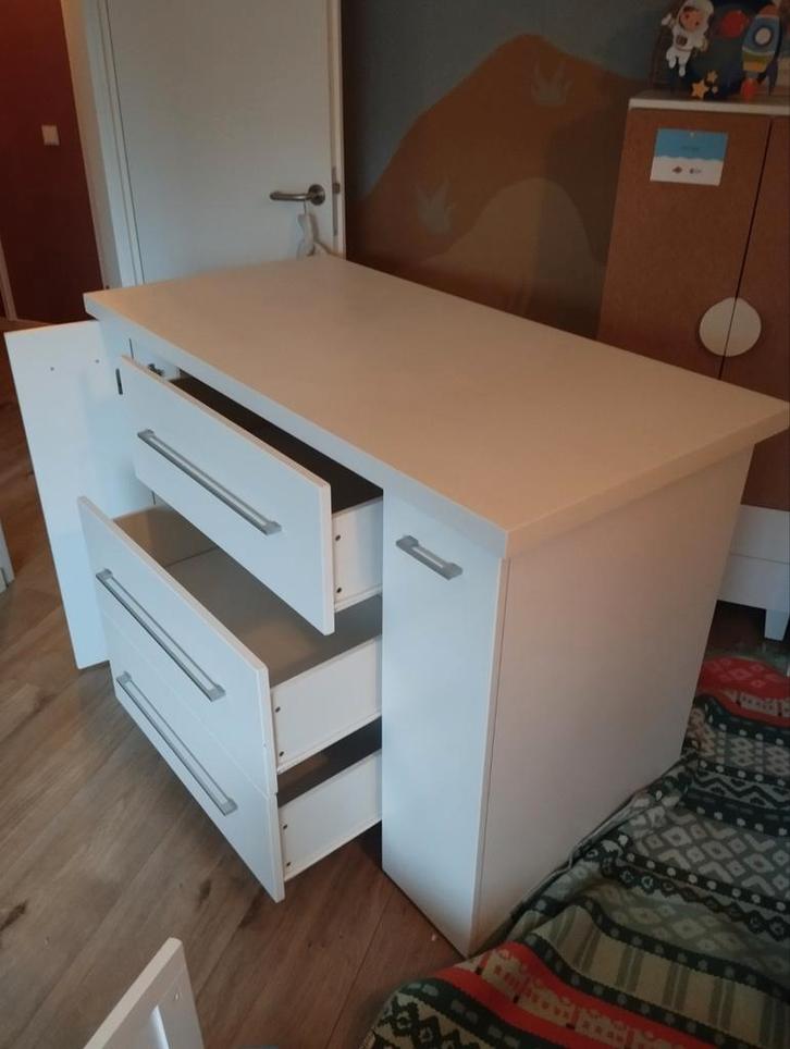 Grote witte commode (gedemonteerd) +- 120breed x60 cm diep, Kinderen en Baby's, Kinderkamer | Commodes en Kasten, Gebruikt, 90 tot 105 cm