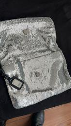 UGG zilveren tas, Nieuw, Handtas, Ophalen of Verzenden, Overige kleuren