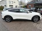 Ford Mustang Mach-E RWD 75 kWh Panoramadak, Leer, Trekhaak,, Auto's, Ford, Automaat, Achterwielaandrijving, Gebruikt, Wit