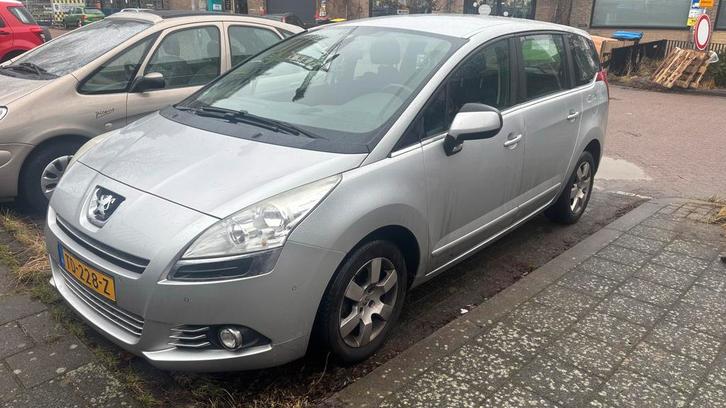 Peugeot 5008 7-zitters (2013) - APK tot Aug. 2026 - Laag KM, Auto's, Peugeot, Particulier, Airbags, Airconditioning, Bluetooth
