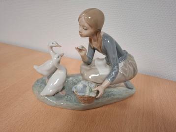 Lladro beeld meisje met 2 eenden / ganzen beschikbaar voor biedingen