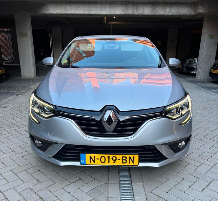 Renault Mégane 1.5 DCI 81KW 2018 Grijs Keyless Entry, Auto's, Renault, Particulier, Mégane, ABS, Achteruitrijcamera, Adaptieve lichten