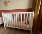 Ikea Sundvik babybed ledikant incl matras en hoeslakens, Kinderen en Baby's, Kinderkamer | Complete kinderkamers, Ophalen, Gebruikt
