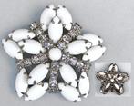 Vintage zilverkleurige broche, witte en heldere strass c1950, Broche, Verzenden