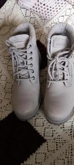 Dames nubuck schoenen. Merk Lasocki., Beige, Lasocki, Lage of Enkellaarzen, Nieuw