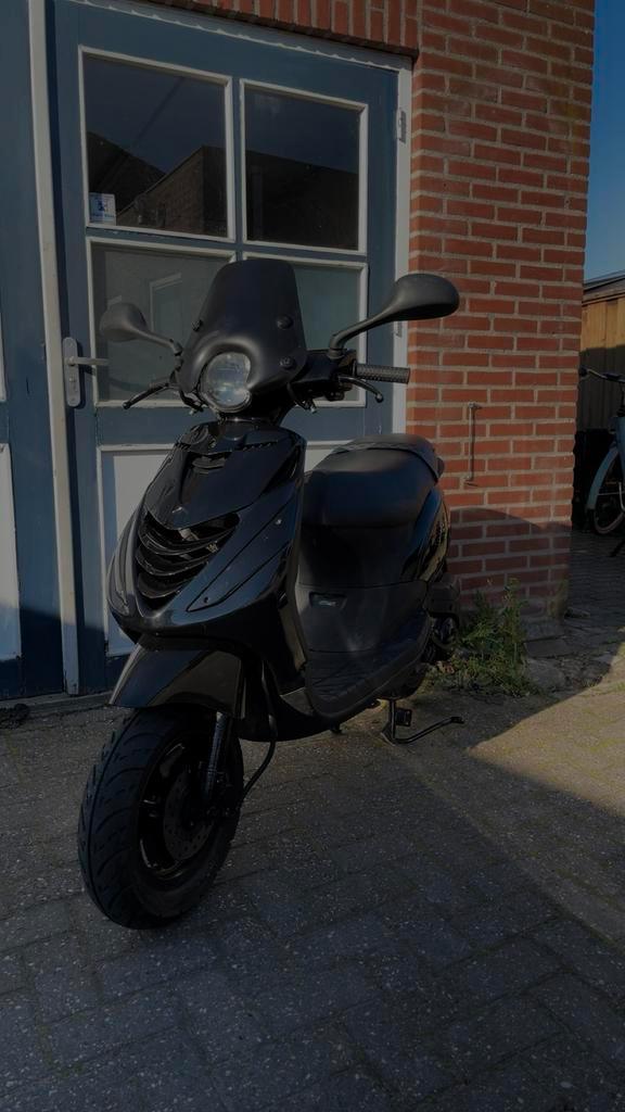 Piaggio zip 50cc 4t, Fietsen en Brommers, Scooters | Piaggio, Zo goed als nieuw, Zip, Benzine, Ophalen