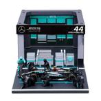 Bburago 1:43 Mercedes-AMG #44 Lewis Hamilton 2023 DioramaSet, Hobby en Vrije tijd, Modelauto's | 1:43, Overige merken, Info@geerligsdejong.com