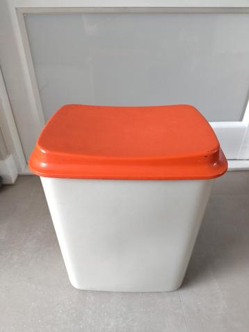Mooie, vintage, heel stevige wasmand  beschikbaar voor biedingen