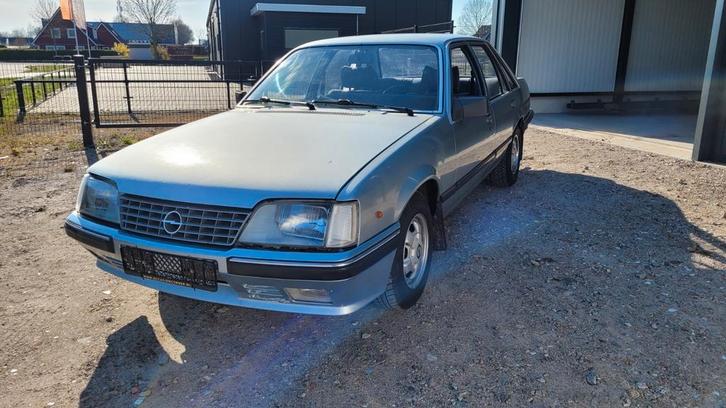 Opel Senator 2.5 E belastingvrij, Auto's, Oldtimers, Particulier, Opel, Benzine, Sedan, Automaat, Blauw, Blauw, Stof, Achterwielaandrijving