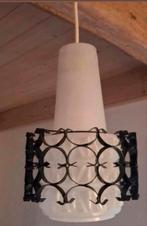 Vintage opaline hanglamp, Huis en Inrichting, Lampen | Hanglampen, Ophalen of Verzenden, Zo goed als nieuw, Minder dan 50 cm