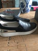 GEZOCHT: Prada sneakers als op de foto's: maat 39/39,5/40, Prada, Ophalen of Verzenden, Zo goed als nieuw, Instappers