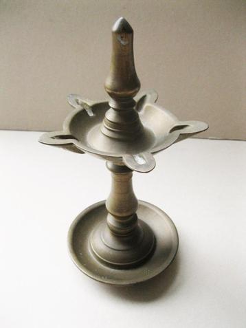 Antieke bronzen olielamp India       beschikbaar voor biedingen
