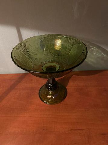 Groene Vintage Fruitschaal op Voet beschikbaar voor biedingen