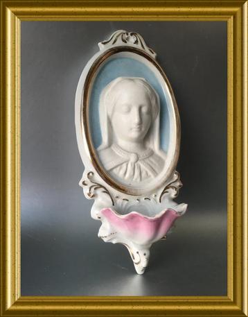 Groot oud porseleinen wijwatervat beschikbaar voor biedingen