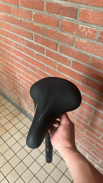 Vanmoof s3 zadel en zadelpen beschikbaar voor biedingen