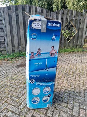 Bestway zwembad beschikbaar voor biedingen