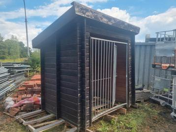 Tuinhuis/ hondenkennel beschikbaar voor biedingen