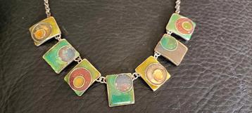 Vintage geëmailleerd ketting beschikbaar voor biedingen