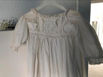 Vintage doop jurkje beschikbaar voor biedingen