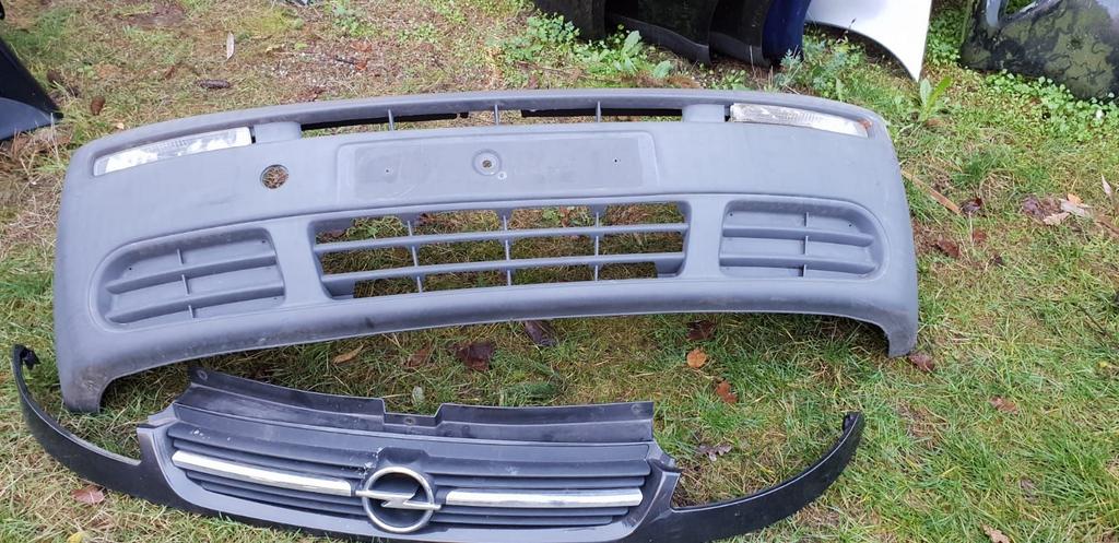 OPEL VIVARO VOORBUMPER+GRIL BJ 2007, Auto-onderdelen, Carrosserie en Plaatwerk, Bumper, Voor, Gebruikt, Ophalen of Verzenden
